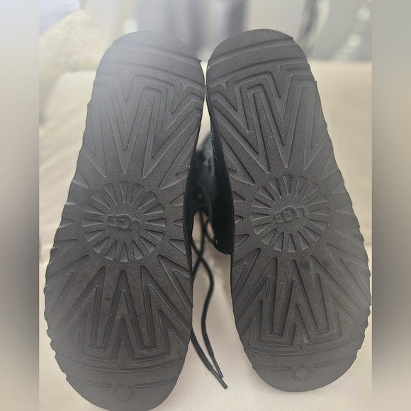 Men's  Uggs Boot - Picture 7 of 7